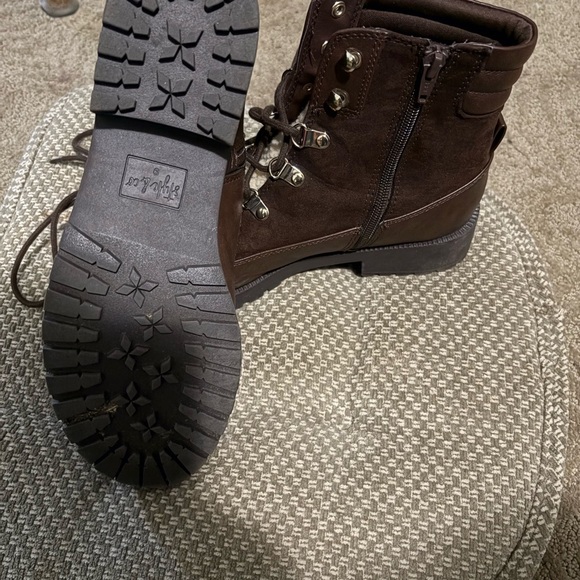 Women's Brown Lace-Up Boots - Picture 2 of 2